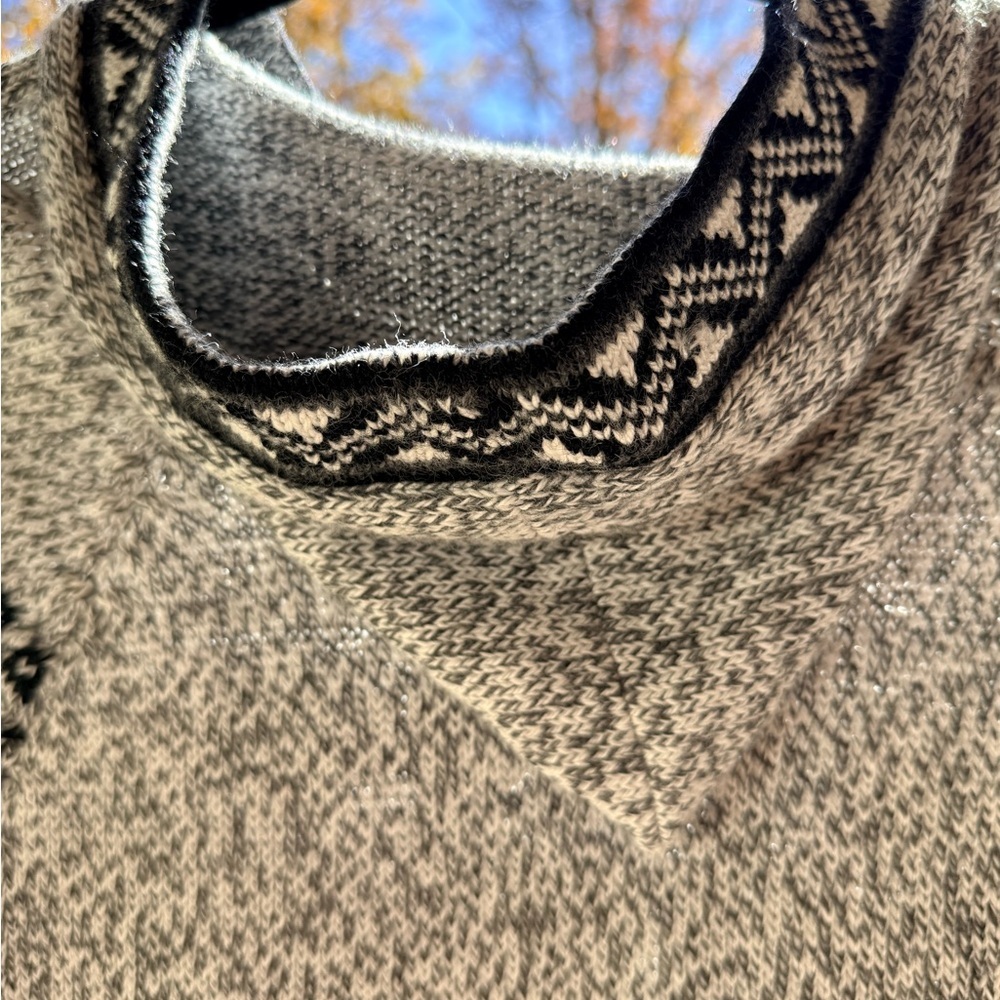 Elegant Black White and Gray Women's Sweater - Picture 8 of 8